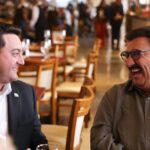 Ratinho Júnior homenageia...