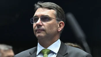 Flavio-Bolsonaro-3-e1764990194148 (1)